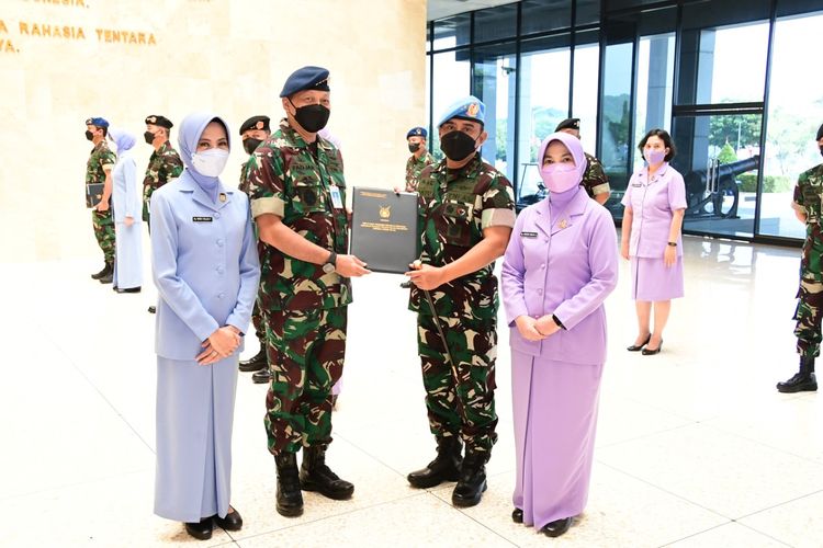 Komandan Pasukan Pengamanan Presiden (Danpaspampres) Marsekal Muda Wahyu Widayat Sudjatmiko (dua dari kanan).