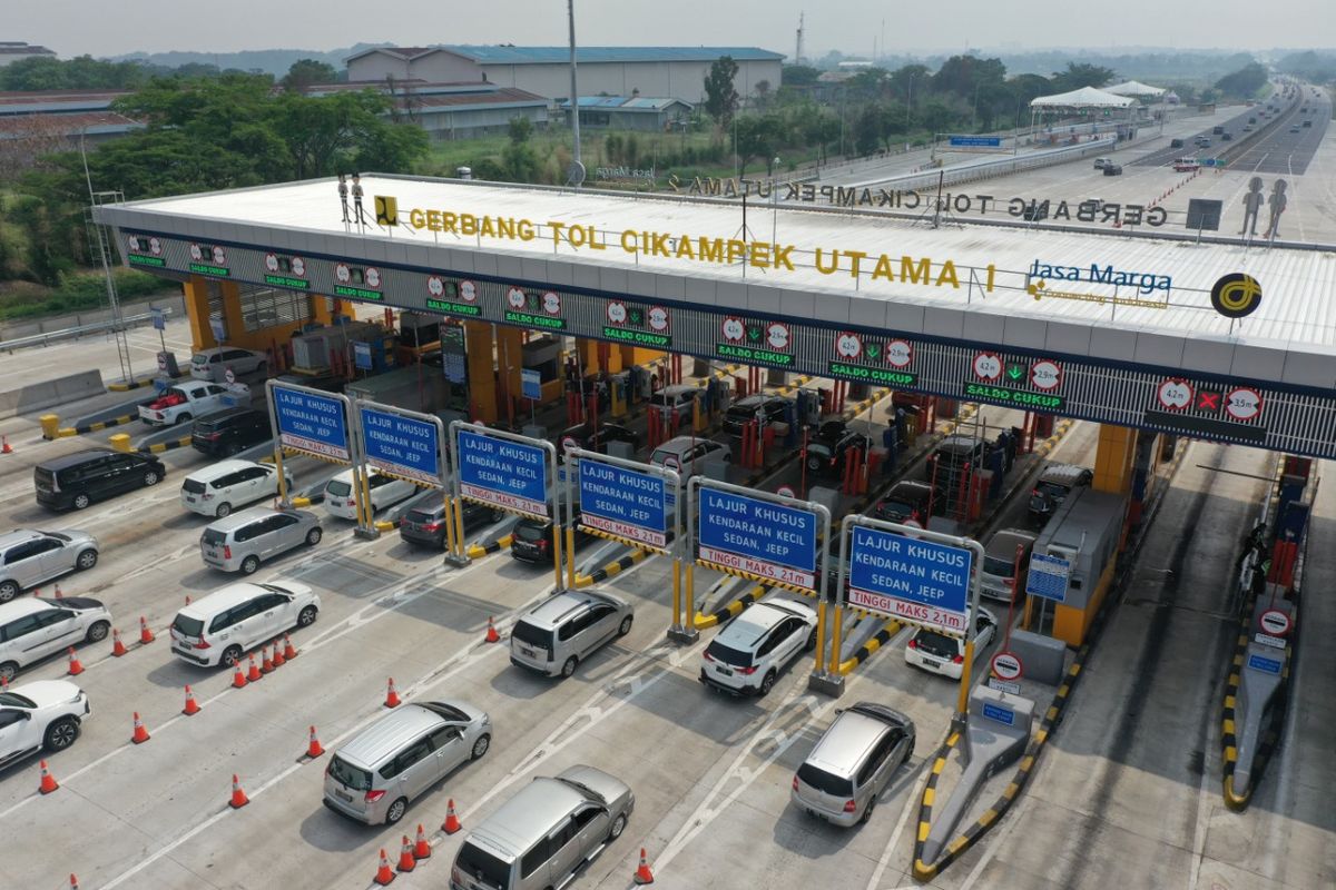 Gerbang Tol (GT) Cikampek Utama 1 Jalan Tol Jakarta-Cikampek (Japek).