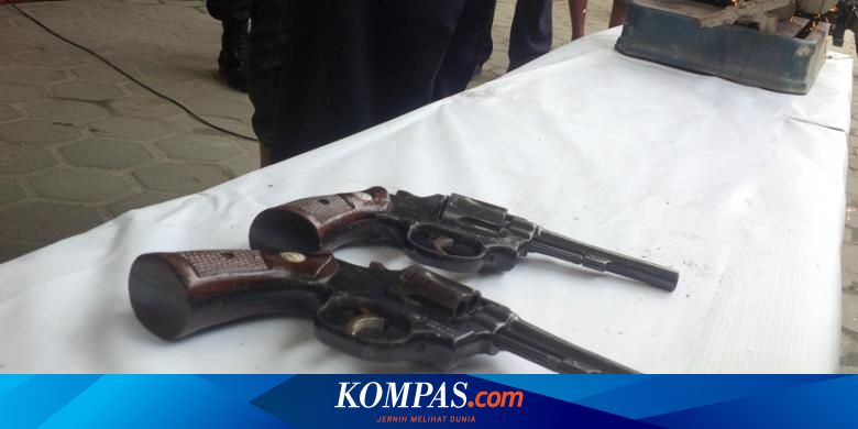 Bea Cukai Pontianak Musnahkan Pistol Buatan Brasil
