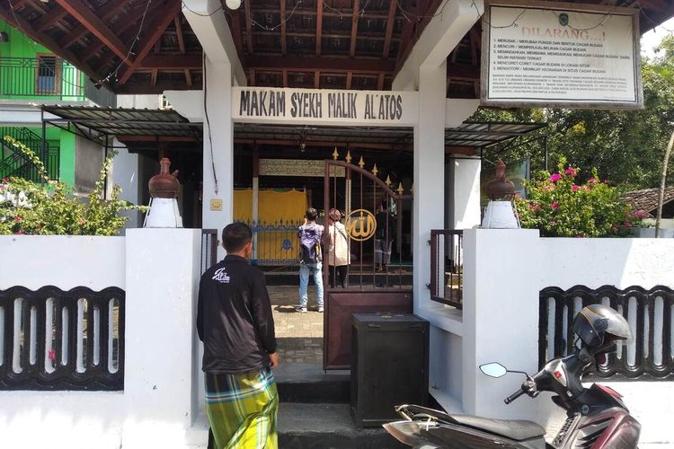 Makam Sunan Ngatas Angin atau Syekh Malik Al Athos