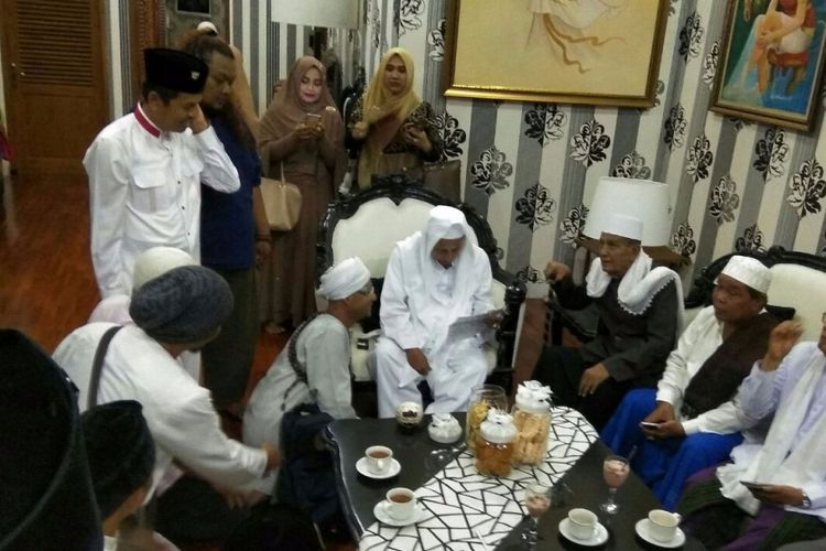 Habib Luthfi saat tiba di rumah dinas Bupati Purwakarta, Selasa (22/8/2017).