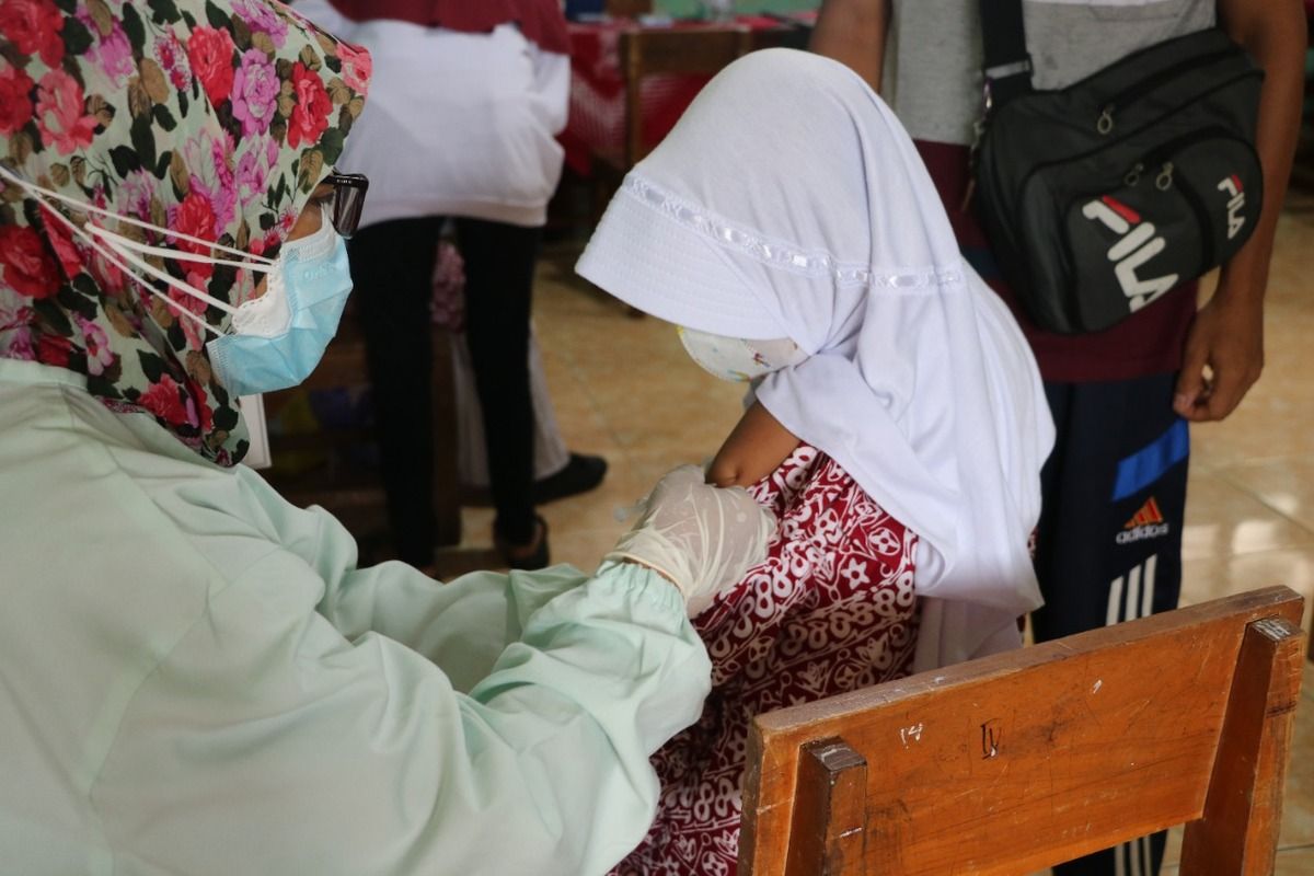 Vaksinasi anak usia 6-11 tahun di Kabupaten Kulon Progo, Daerah Istimewa Yogyakarta, berlangsung sejak Sabtu (18/12/21).