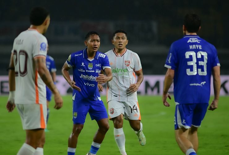 BERITA FOTO Insiden Thom Haye dan Beckham Saat Persib Vs Borneo FC
