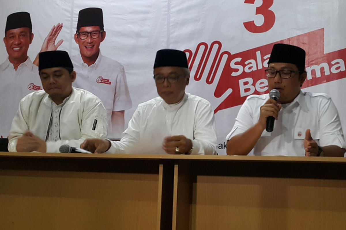 Tim pemenangan Anies Baswedan-Sandiaga Uno yakni Naufal Firman Yursak, Arifin Jauhari, dan Yupen Hadi menggelar konferensi pers terkait dugaan penggelapan uang dalam penjualan tanah di Tangerang, di Posko Pemenangan Tim Anies-Sandi, Jalan Cicurug, Menteng, Jakarta Pusat, Senin (20/3/2017) malam.