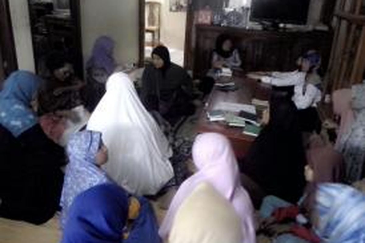 Suasana di rumah duka Aiptu Botang, Pancoran Mas, Depok, Rabu (21/1/2015). Jenazah Aiptu Botang akan disemayamkan di Medan.