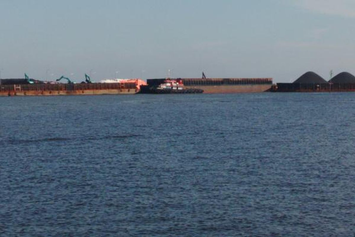 Pulau reklamasi buatan PT KCN berada dekat muara Sungai Titram, di Marunda, Jakarta Utara. Senin (18/4/2016) 