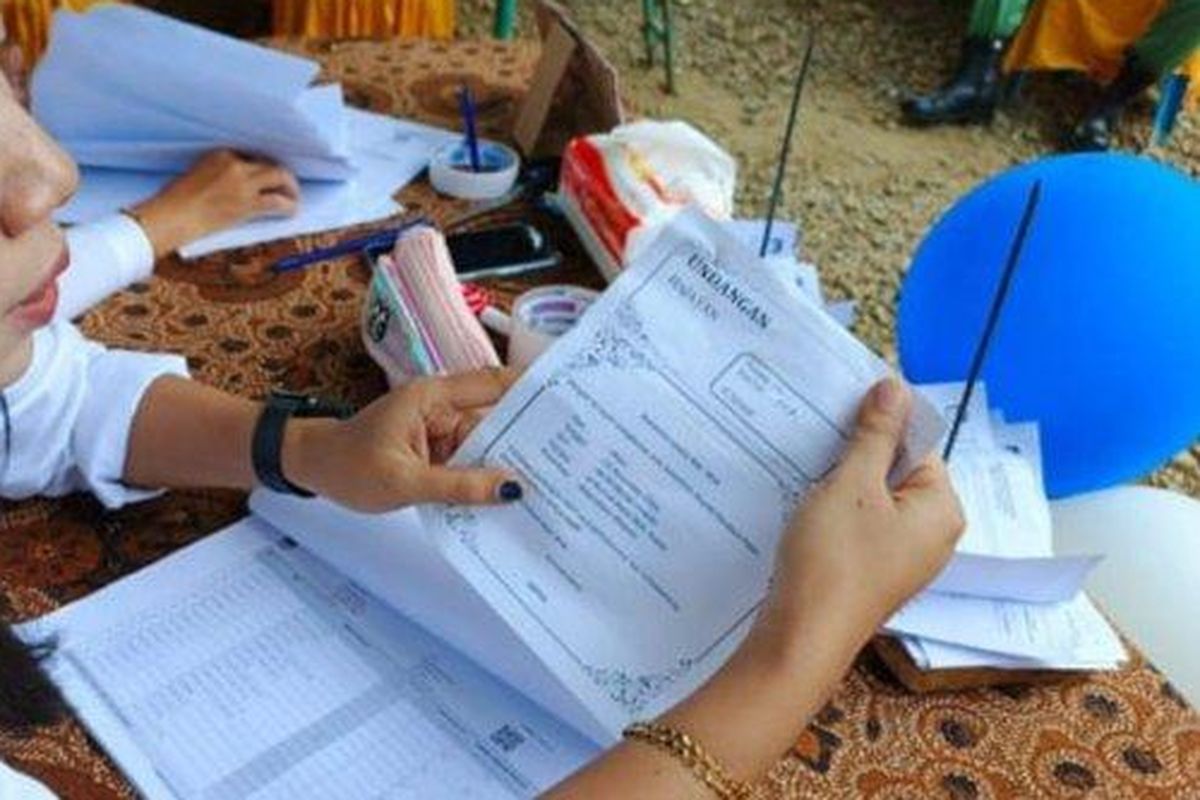 Undangan tasyakuran yang dibawa Zuki saat ke TPS.