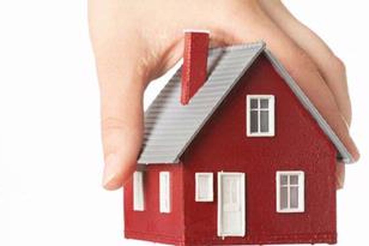 Aspek tak kalah penting dipertimbangkan adalah memastikan rumah tersebut bukan dalam proses sengketa. Pastikan sertifikat tanahnya asli serta sesuai nama pemiliknya.