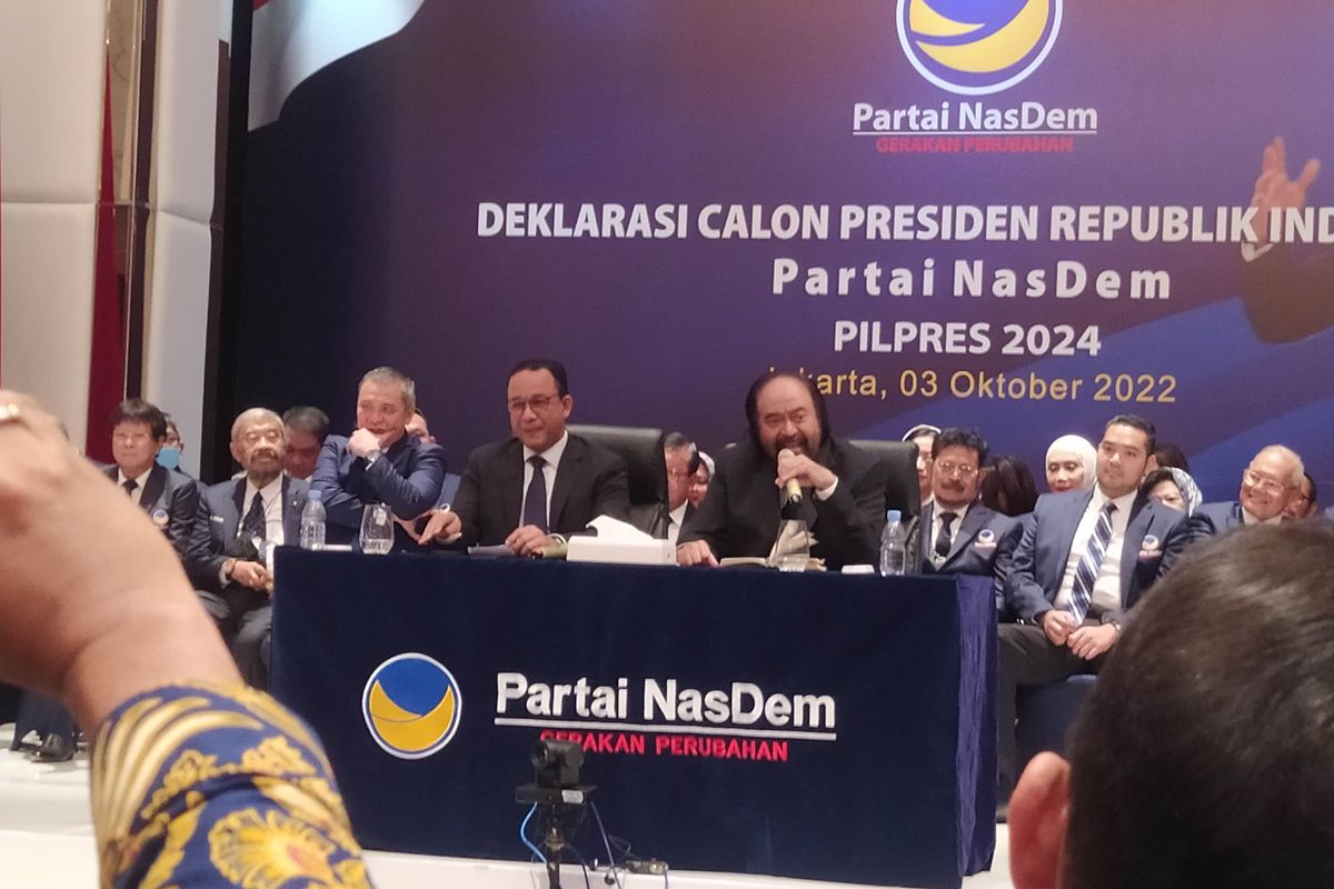 Ketua Umum Partai Nasdem Surya Paloh dan Gubernur DKI Jakarta Anies Baswedan dalam jumpa pers deklarasi Capres 2024 di Nasdem Tower, Jakarta Pusat, Senin (3/10/2022). 