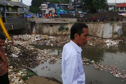 Jokowi: Tak Guna Tambah Truk Sampah di Manggarai