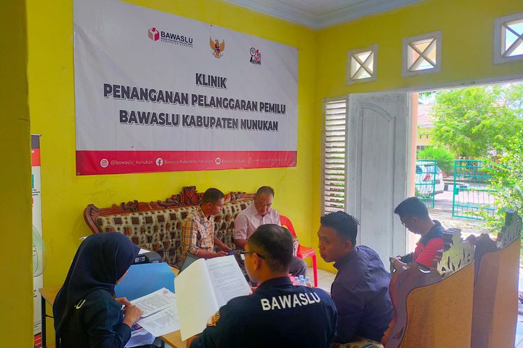 Partai Gelora Nunukan Kaltara, saat mengadukan kekecewaan mereka terhadap perlakuan KPU Nunukan di Klinik Penanganan Pelanggaran Pemilu Kantor Bawaslu Nunukan, Selasa (16/5/2023).