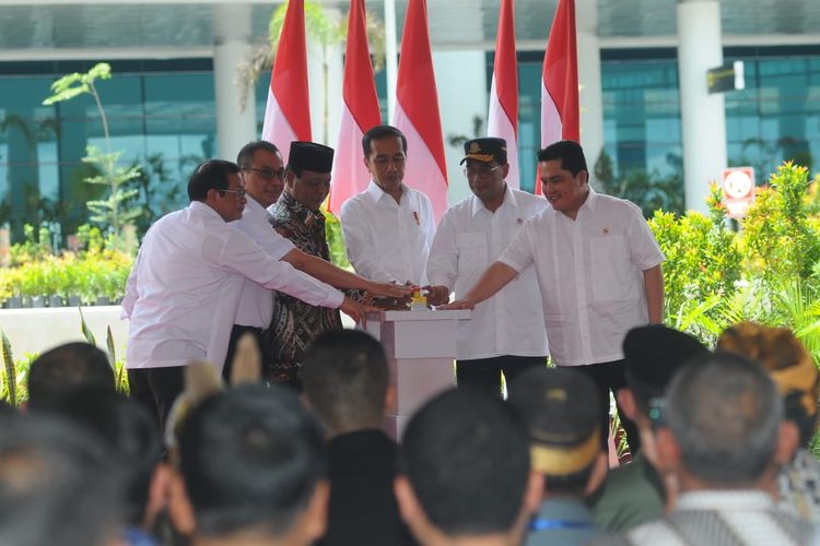 Presiden Jokowi meresmikan Bandara Internasional Syamsuddin Noor Banjarmasin di Banjarbaru, Rabu (18/12/2019).