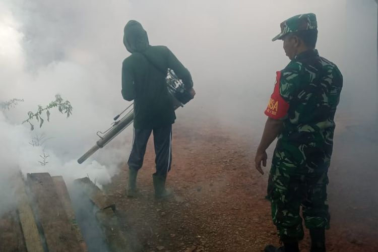 Aksi fogging dilakukan di pelosok perbatasan RI Malaysia di wilayah 4 Nunukan Kaltara untuk mencegah meluasnya penularan DBD