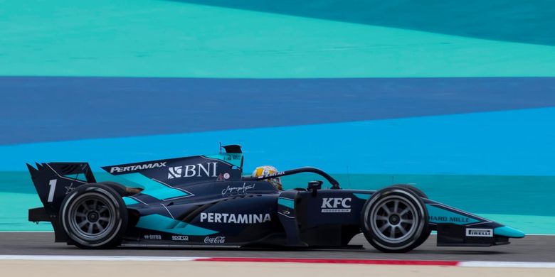 Pebalap asal Indonesia, Sea Gelael, saat tampil pada rangkaian seri ke-11 Formula 2 di Sirkuit Sakhir, Bahrain, Jumat (27/11/2020).