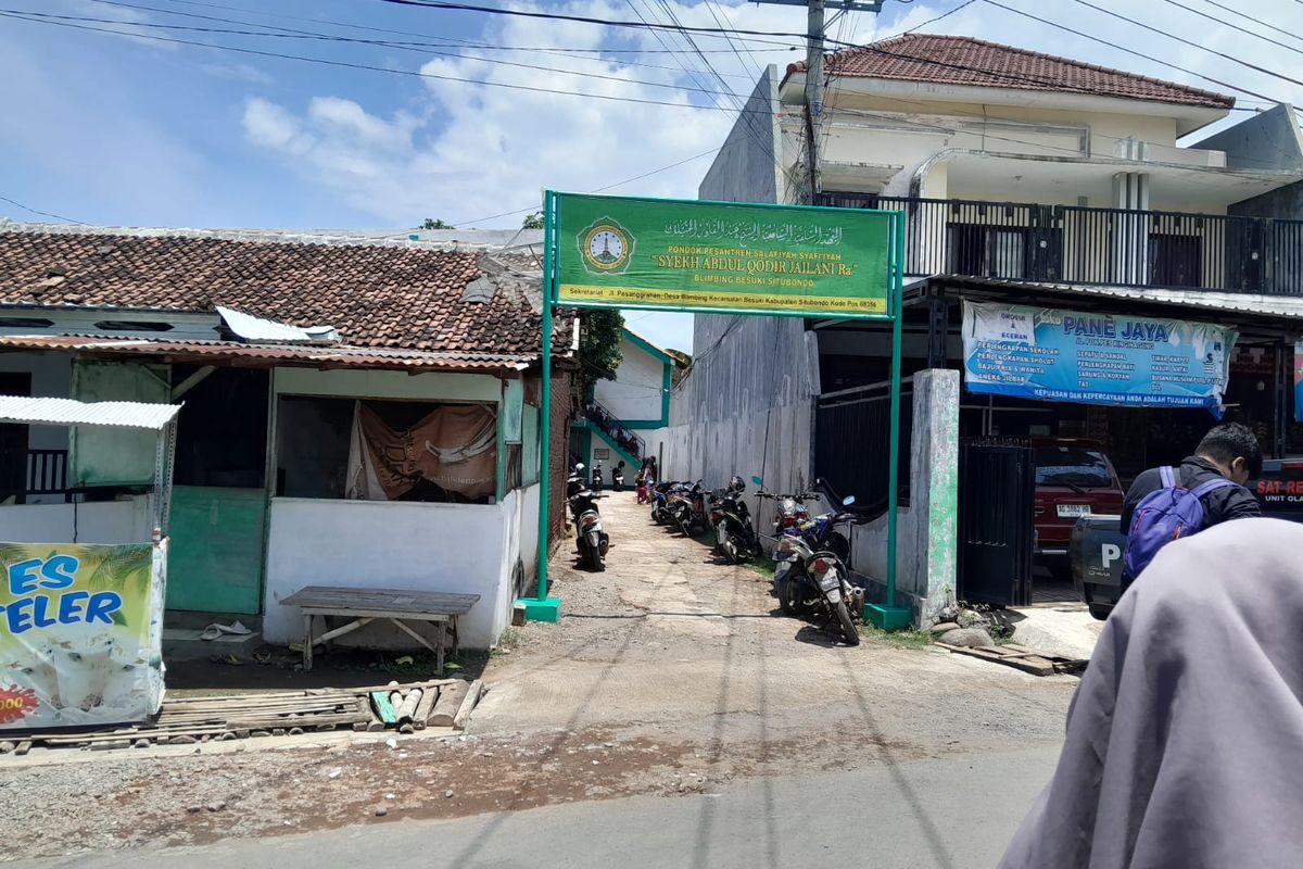 Polres Situbondo menangani meninggalnya seorang santriwati akibat tertimpa atap kamar Pondok Pesantren Salafiyah Syafi'iyah Syekh Abdul Qodir Jaelani, Desa Belimbing, Kecamatan Besuki, Kabupaten Situbondo, Jawa Timur.