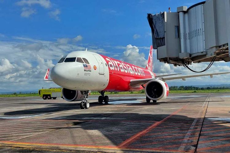 Maskapai asal Malaysia itu yakni AirAsia Berhad (AK) jenis Airbus A320 bernomor penerbangan AK 304 sebagai penambah rute penerbangan Lombok-Kualalumpur