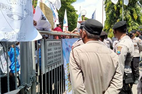 Puluhan Pekerja Terkena PHK, Buruh Gelar Demonstrasi di PT Industri Kemasan Semen Gresik