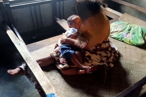 Kaki Kanan Dipasung, Seorang Ibu di NTT Tetap Menyusui Bayinya yang Berusia 5 Bulan