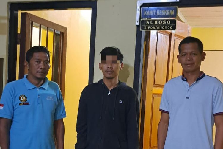 F (27) pegawai kontrak Bank Kaltimtara cabang Tideng Pale Tana Tidung Kaltara saat diamankan Polisi. F diduga menggelapkan uang nasabah Rp 1,1 miliar demi judi online