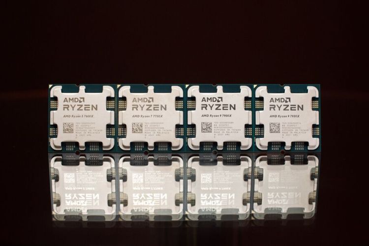 Empat prosesor AMD Ryzen 7000 Series.