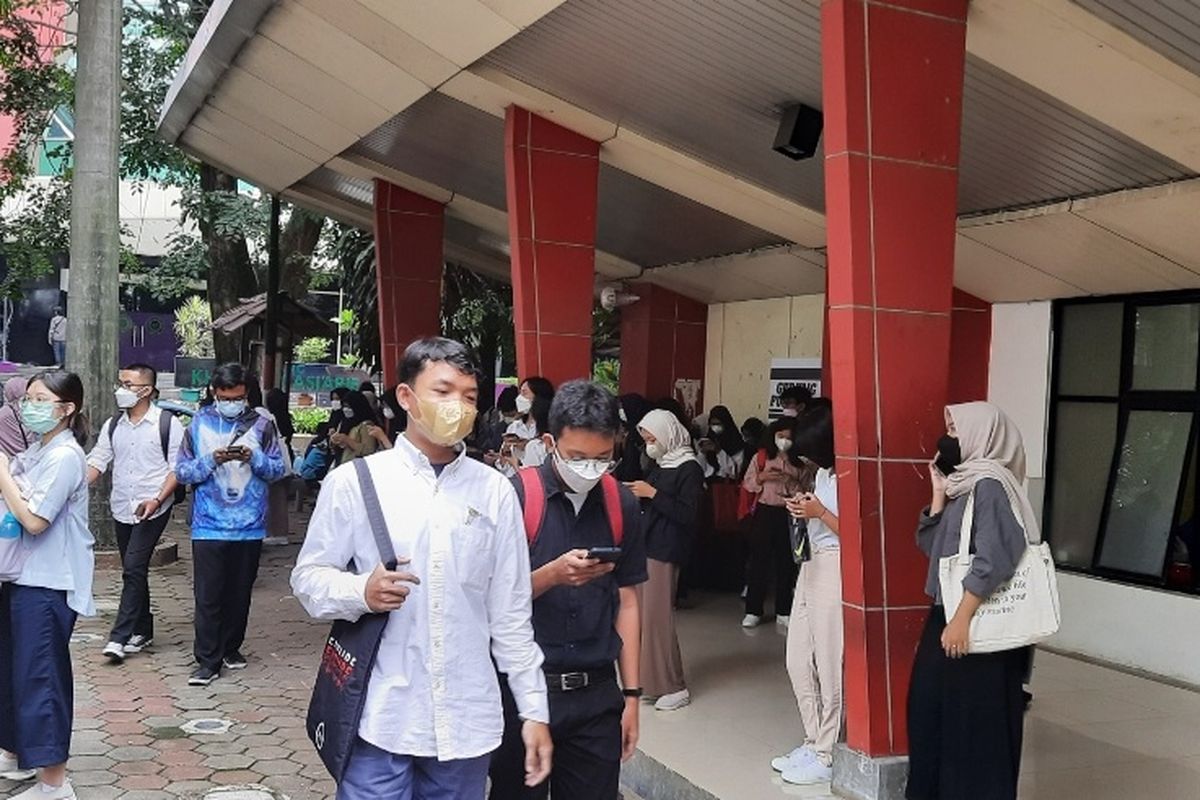 Ujian Tertulis Berbasis Komputer (UTBK) Seleksi Bersama Masuk Perguruan Tinggi Negeri (SBMPTN) 2022 gelombang pertama memasuki hari kedua, Rabu (18/5/2022). Foto diambil di Universitas Negeri Jakarta (UNJ).