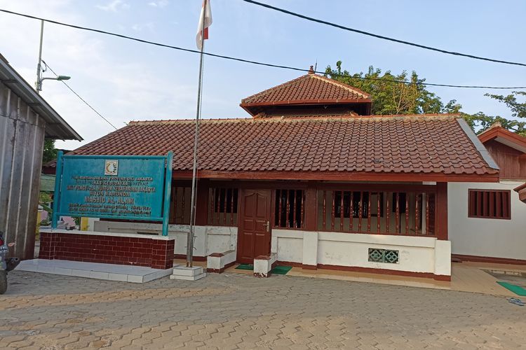 Masjid Al Alam di Marunda, Jakarta Utara, pada Jumat (22/12/2023).