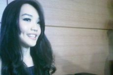 Miss Indonesia Favorit 2014 Sumbang Korban Kelud