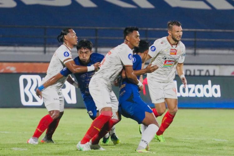 Laga PSIS vs Persija dalam pekan ke-18 Liga 1 musim 2021-2022 di Stadion Kapten I Wayan Dipta, Gianyar, Bali, Kamis (6/1/2022) malam WIB.