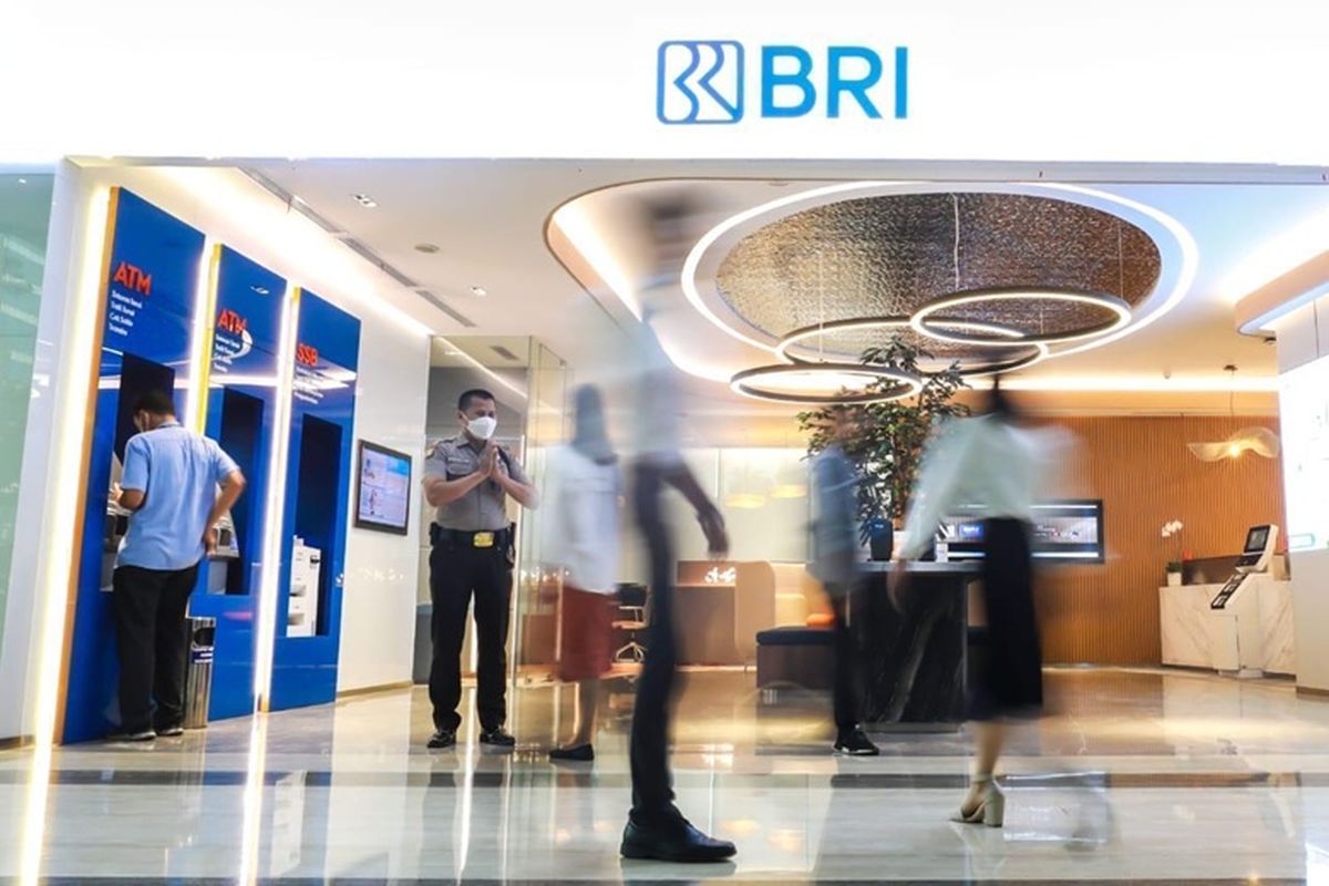 Ilustrasi layanan di Kantor Bank BRI. 