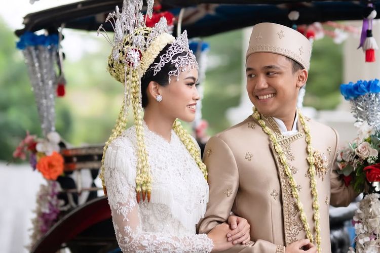 Namira Adjani, putri Alya Rohali, tampil anggun di pernikahan adat Betawi dengan kebaya Didiet Maulana, siger melati, dan prosesi delman yang memikat.