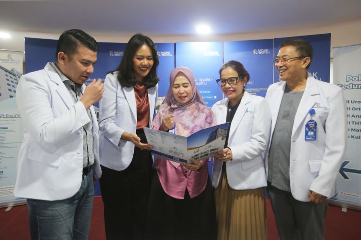 Tim dokter dari radjak Hospital Salemba.