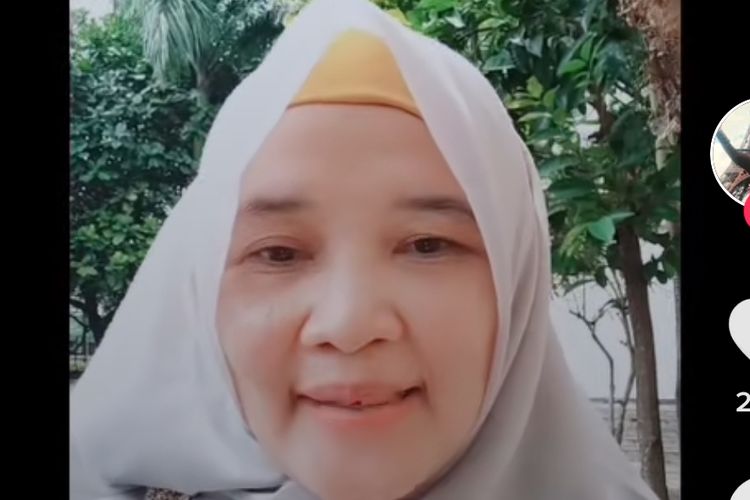 ira mirawati saat mengajar melalui tiktok