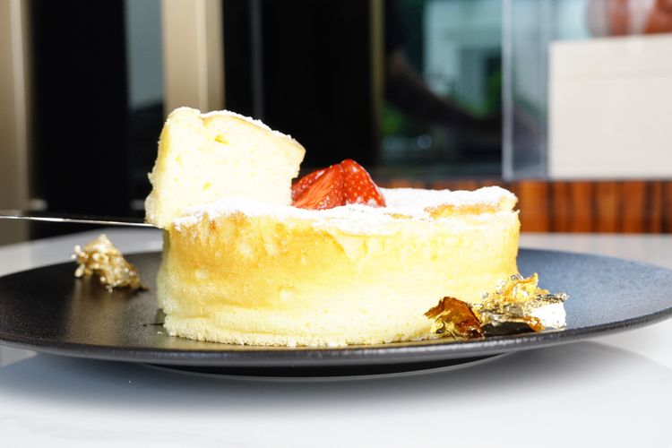 Ilustrasi Japanese Cheesecake di The Grand Mansion Menteng by The Crest Collection, Jakarta Pusat. 