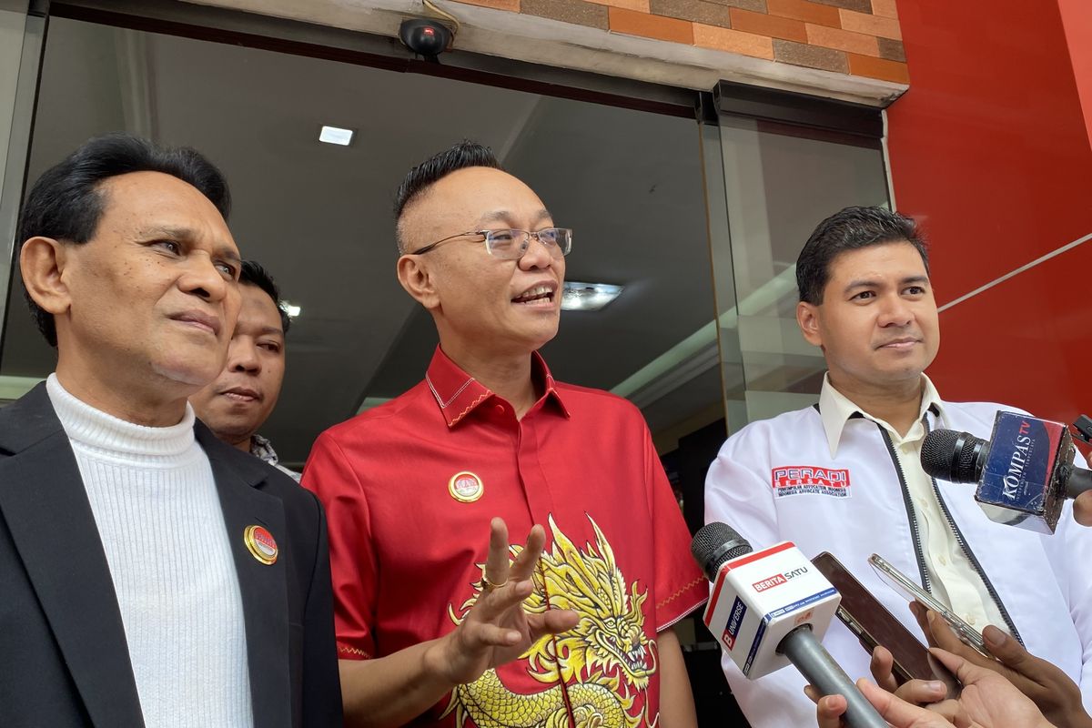 Peradi Bersatu penuhi panggilan Polres Jakarta Selatan dalam pemeriksaan laporan tuduhan ijazah Jokowi palsu, Selasa (13/5/2025).