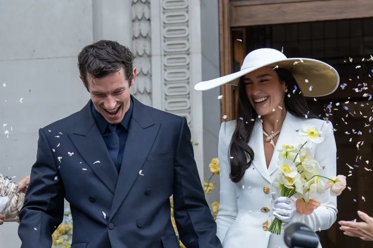 Penampilan Dua Lipa dan Callum Turner di hari pernikahannya yang digelar sederhana di London, Minggu (31/5/2026).
