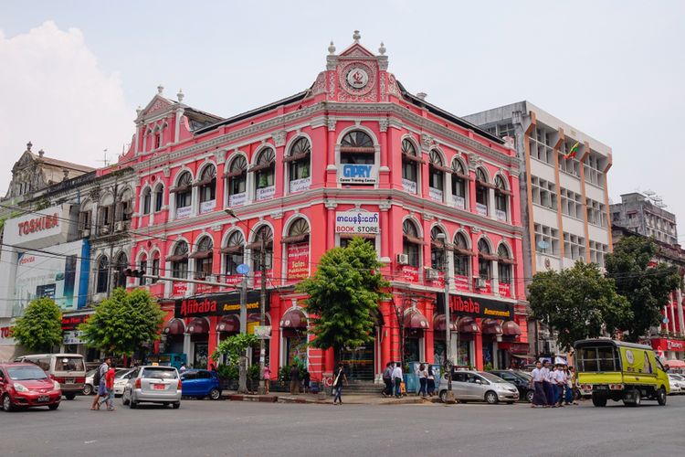 Ilustrasi bangunan lawas era kolonial di Yangon, Myanmar.