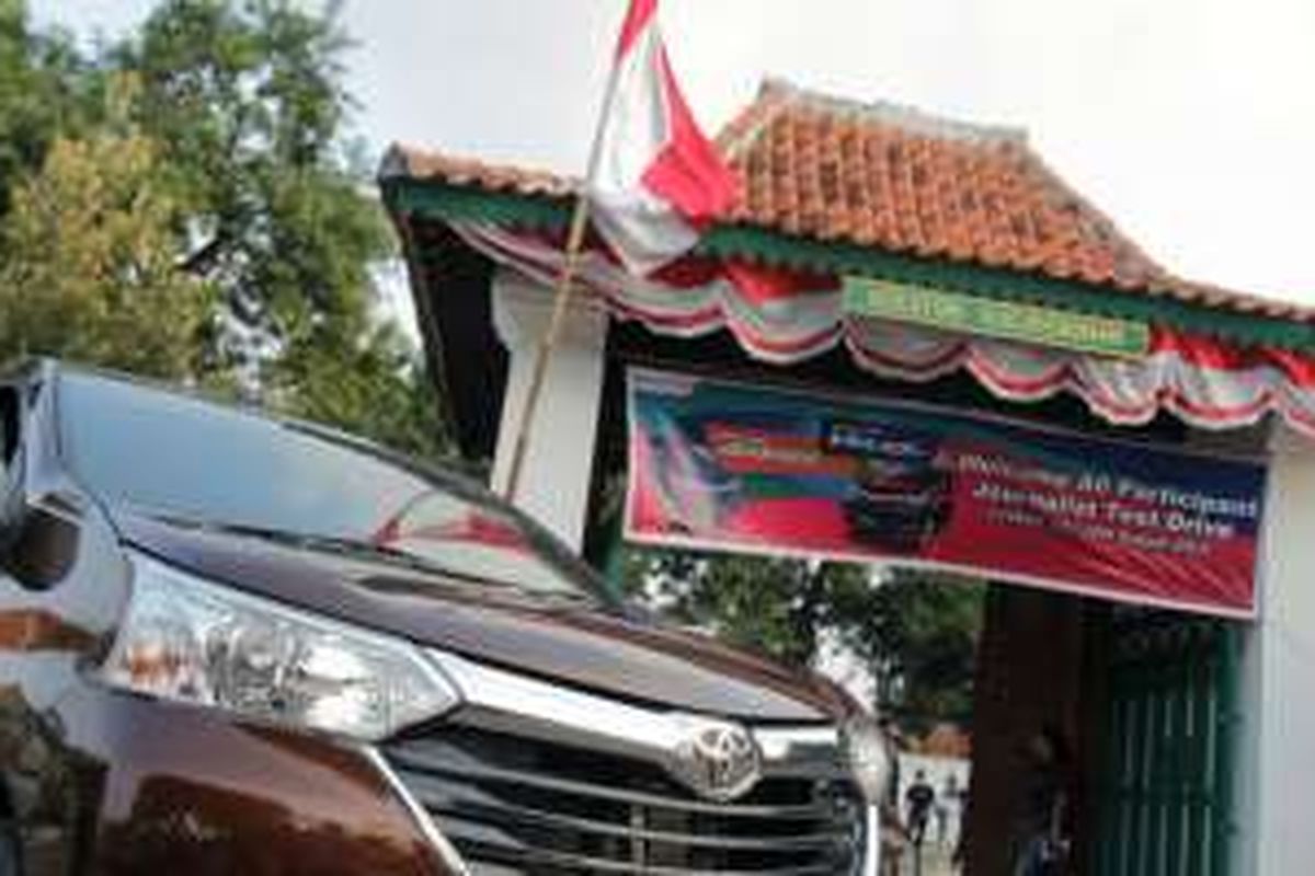 Toyota Grand New Avanza di Keraton Kacirebonan.