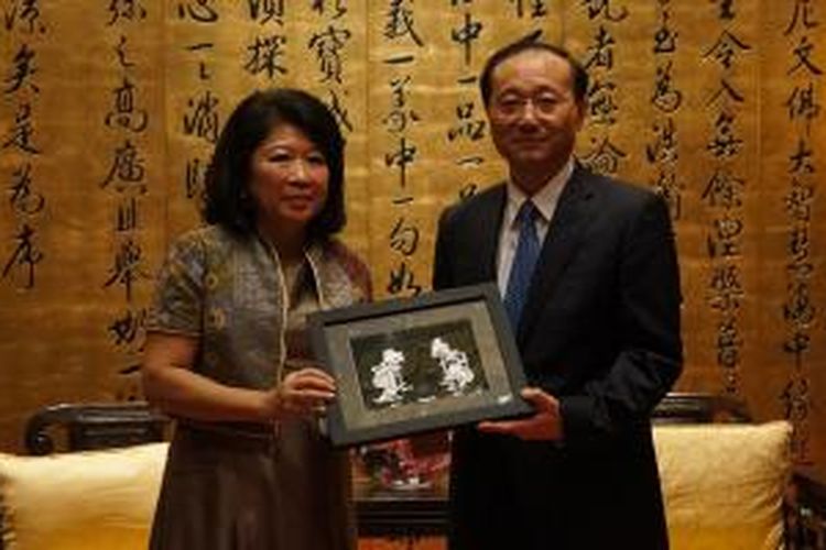 Menparekraf Mari Elka Pangestu diterima Ketua China National Tourism Administration, Mr Shao Qiwei. Kunjungan kerja Menparekraf ke Beijing, China, pada 16-17 September 2013 untuk meningkatkan kerja sama di bidang pariwisata.