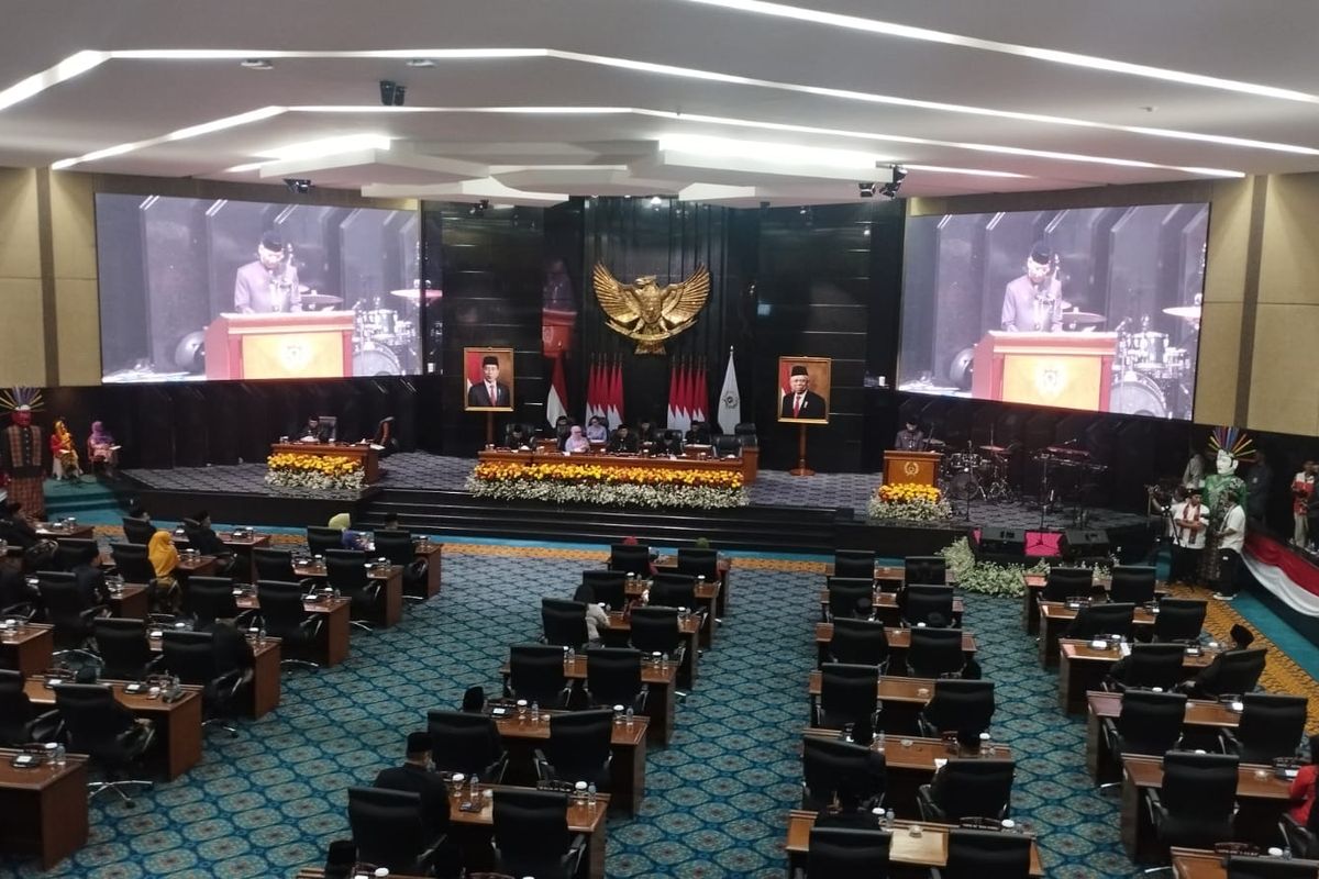 Rapat paripurna Dewan Perwakilan Rakyat Daerah (DPRD) DKI Jakarta dalam rangka memperingati hari ulang tahun (HUT) ke-497 Kota Jakarta yang digelar di ruang rapat utama Gedung DPRD DKI, Sabtu (22/6/2024).