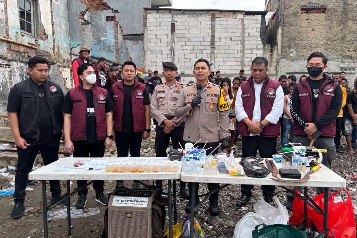 Polisi Gerebek Kampung Boncos dan Tangkap 31 Pengguna Sabu