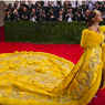 5 Busana Paling Kontroversial yang Dipakai Selebritas di Met Gala