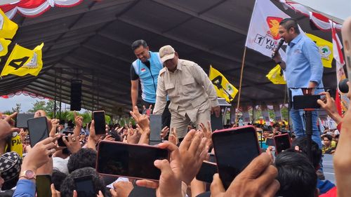 Prabowo Klaim 25.000 Orang Hadiri Kampanye di Pontianak, Nyanyi "Ojo Dibandingke"