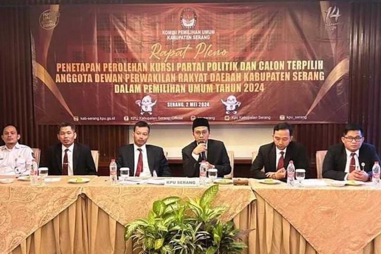 KPU Kabupaten Serang menggelar rapat pleno penetapan caleg terpilih hasil Pemilu 2024 di salah satu hotel di Kota Serang. Kamis (2/5/2024). Para caleg terpilih diwajibkan melaporkan harta kekayaannya ke KPK jika ingin dilantik.