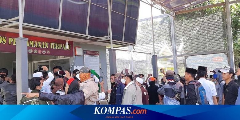 Bahar Bin Smith Masuk Sel Khusus Teroris Puluhan Orang Protes Di Depan Lapas Halaman All Kompas Com Bahar Bin Smith Masuk Sel Khusus Teroris Puluhan Orang Protes Di Depan Lapas Halaman All Kompas Com