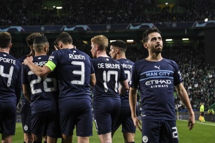 Ekspresi Bernardo Silva (kanan) usai mencetak gol dalam laga Sporting vs Man City pada leg pertama babak 16 besar Liga Champions 2021-2022. Pertandingan tersebut digelar di Stadion Jose Alvalade, Lisbon, Portugal pada Selasa (15/2/2022) malam waktu setempat.