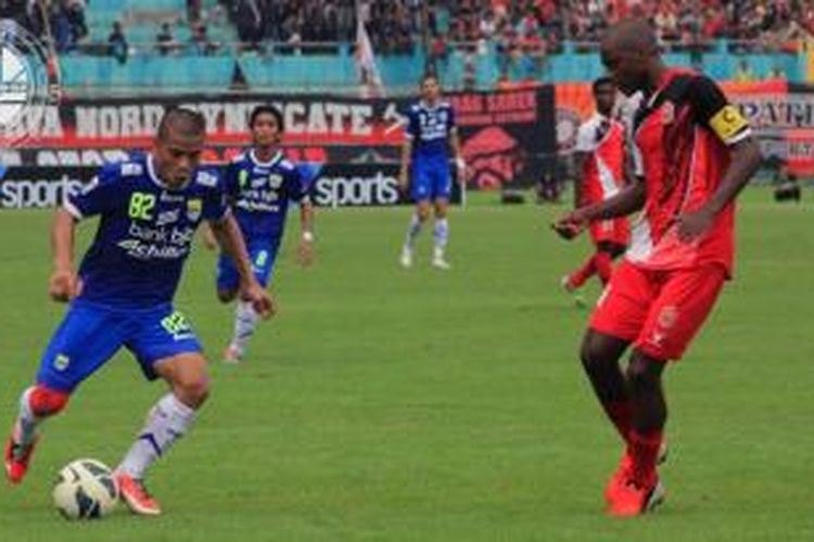 Persijap Jepara melawan Persib Bandung dalam lanjutan Indonesia Super League di Stadion Gelora Bumi Kartini, Minggu (9/2/2014).