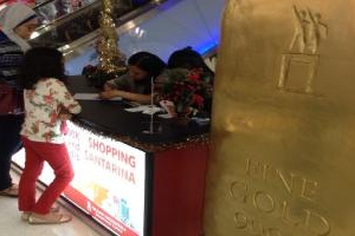 Golden Gift from Santa Grand Indonesia 