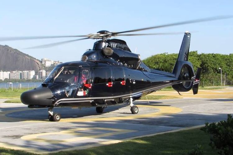 Helikopter jenis Dauphin AS365 N3 bermesin ganda yang jatuh di Laut Arab, Sabtu (13/1/2018), membawa lima penumpang dan dua pilot.