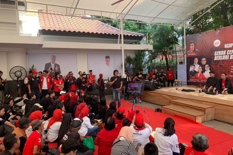Wakil Koordinator Relawan Pemenangan Ganjar Pranowo dalam Pemilu 2024, Adian Napitupulu di Rumah Aspirasi Pemenangan Ganjar, Menteng, Jakarta, Minggu (30/7/2023).