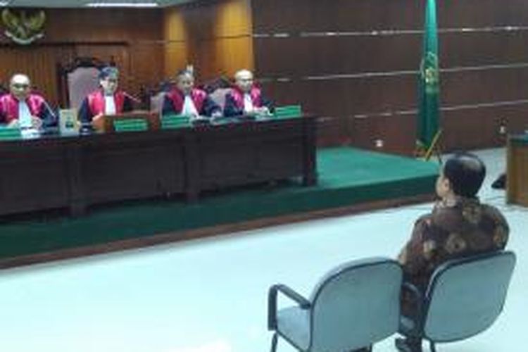 Mantan Sekretaris Jenderal Partai Nasdem Patrice Rio Capella dalam sidang perdana perkara dugaan penerimaan gratifikasi di Pengadilan Tipikor, Jakarta, Senin (9/11/2015).